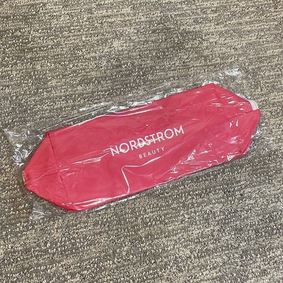 BOTTEGA VENETA Fashionbook 10 pages hard print Milan 2021 fair condition - Picture 8 of 8